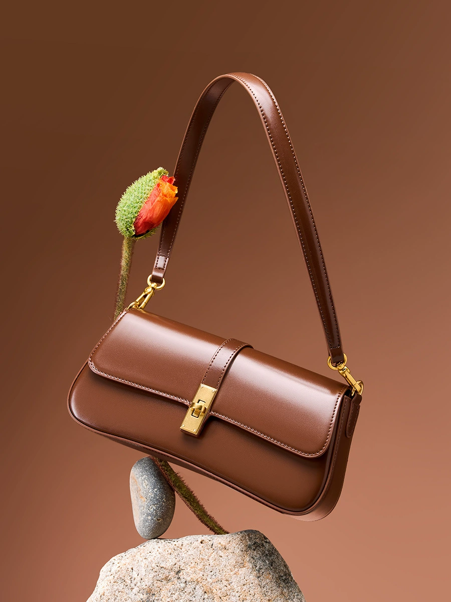 High-quality niche cowhide baguette bag, premium feeling underarm bag for women